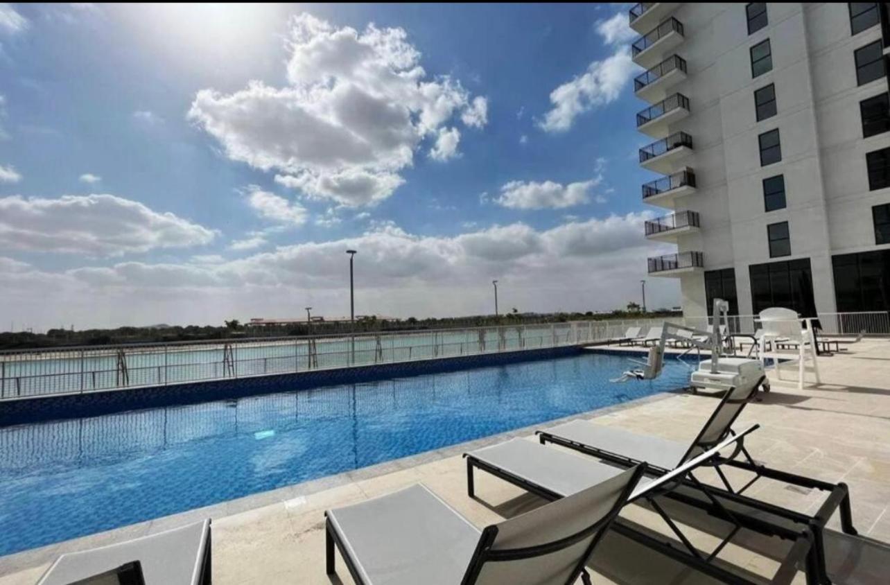 Daisy Hill 1br Waters Edge Canal View Theme Parks Yas Island *