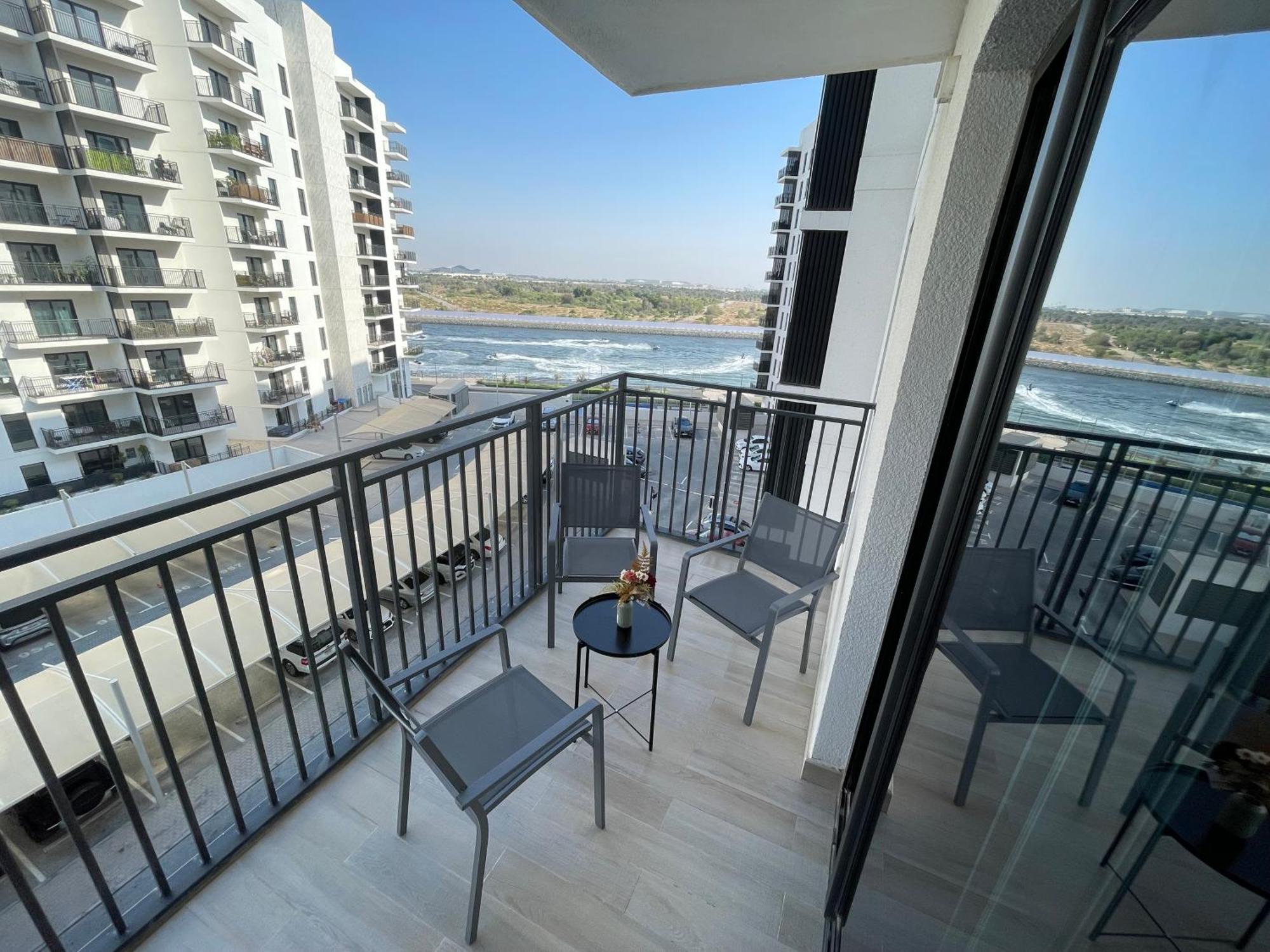 Daisy Hill 1br Waters Edge Canal View Theme Parks Yas Island Апартаменты *