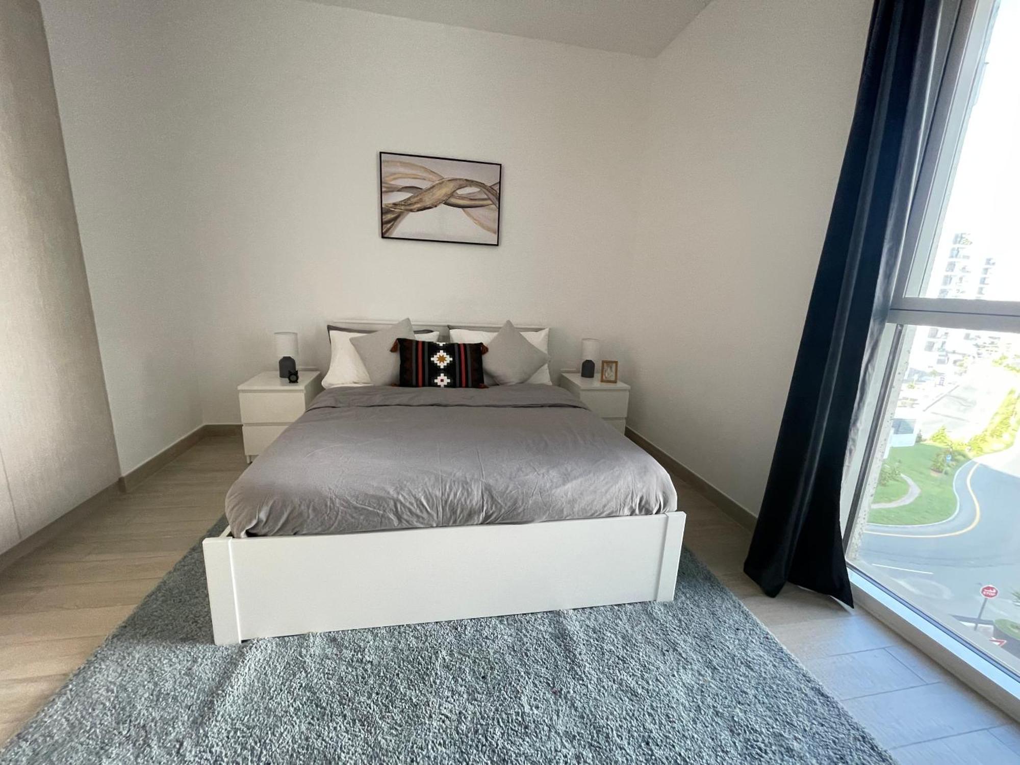 Daisy Hill 1br Waters Edge Canal View Theme Parks Yas Island Apartment