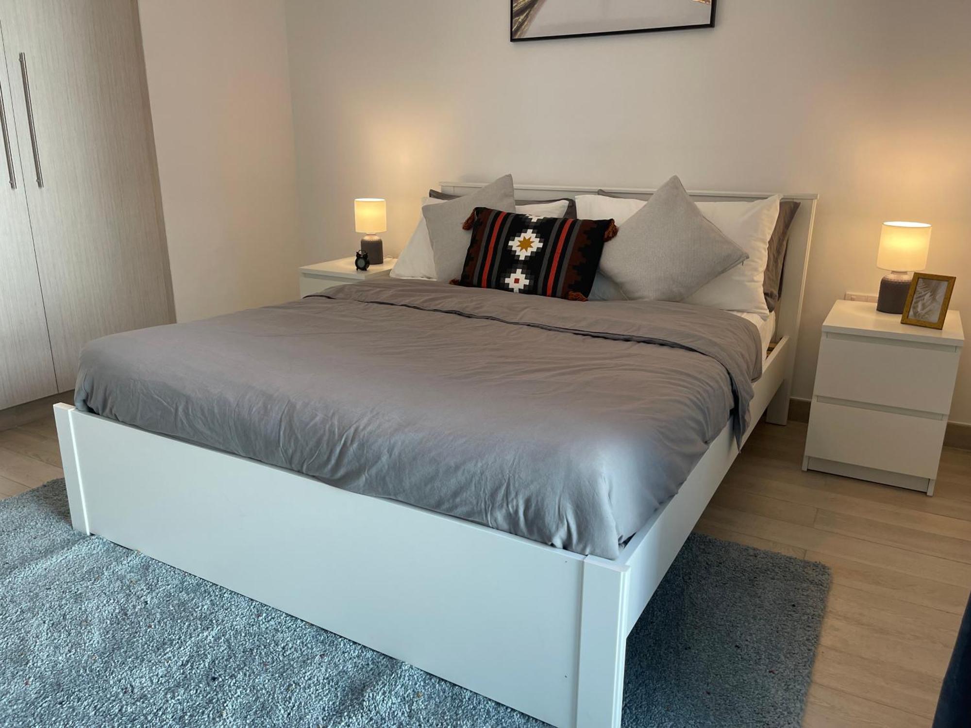 Daisy Hill 1br Waters Edge Canal View Theme Parks Yas Island Apartment