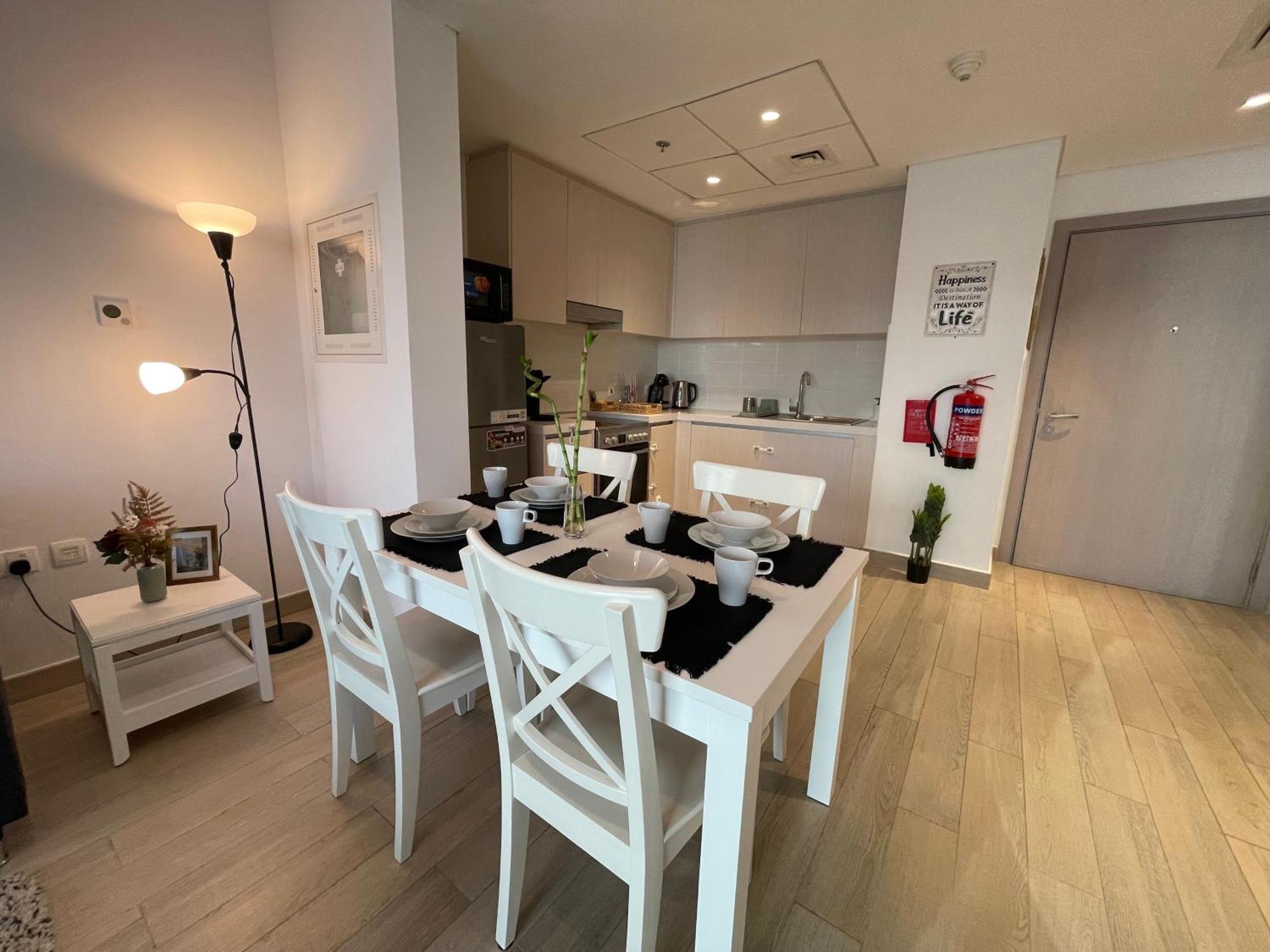 Apartment Daisy Hill 1br Waters Edge Canal View Theme Parks Yas Island *