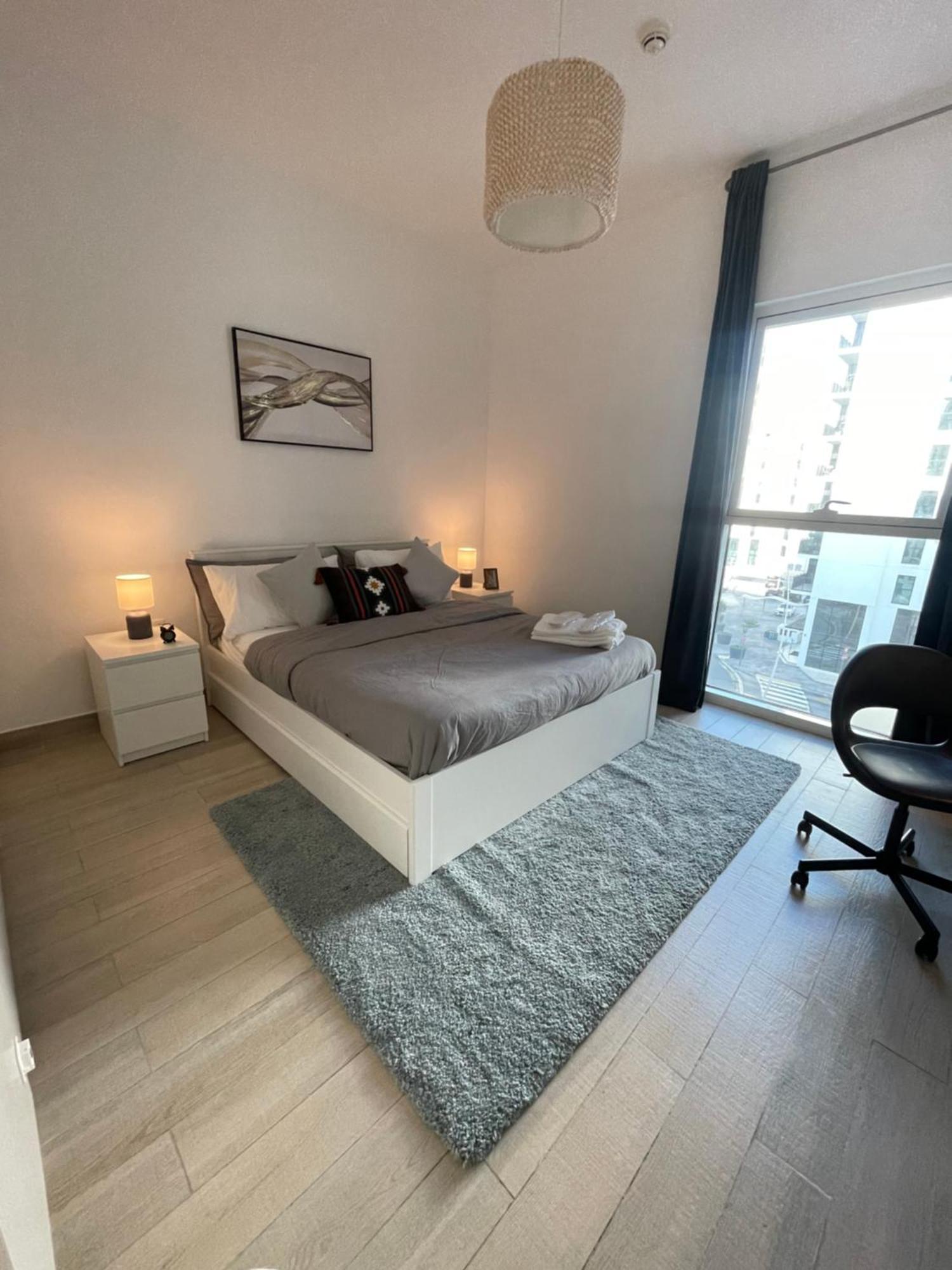 Daisy Hill 1br Waters Edge Canal View Theme Parks Yas Island Apartment