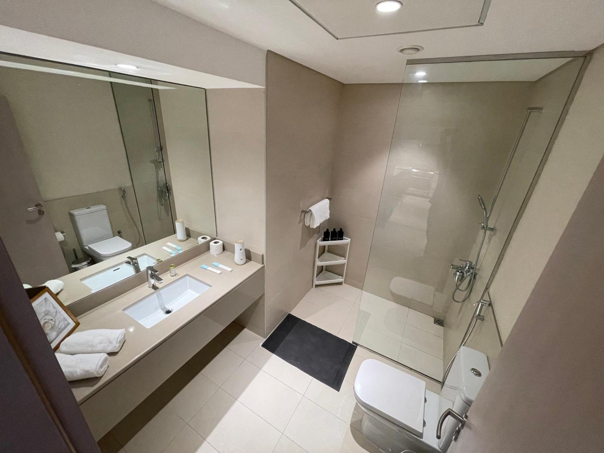 Apartment Daisy Hill 1br Waters Edge Canal View Theme Parks Yas Island