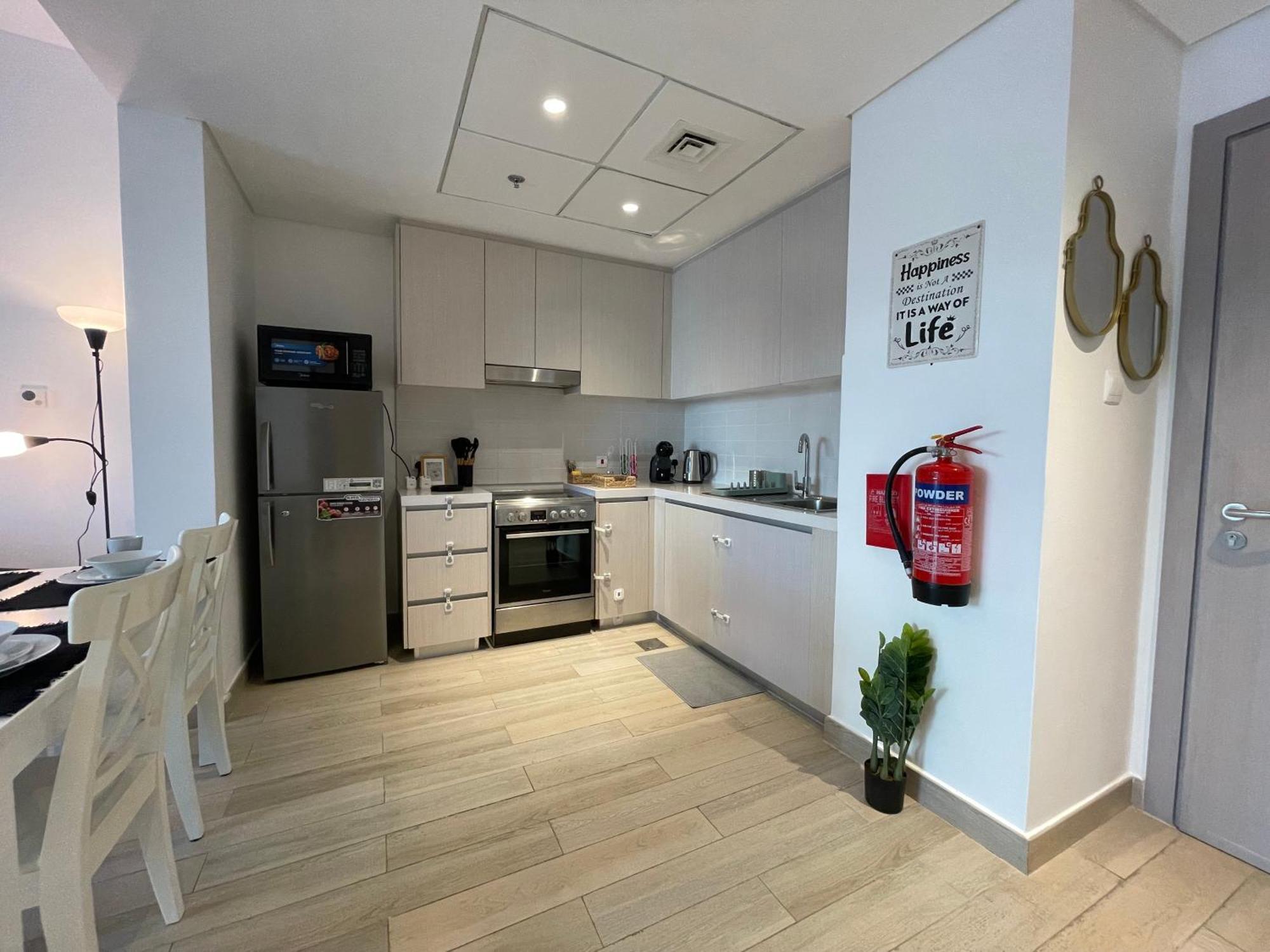 Apartment Daisy Hill 1br Waters Edge Canal View Theme Parks Yas Island Abu Dhabi