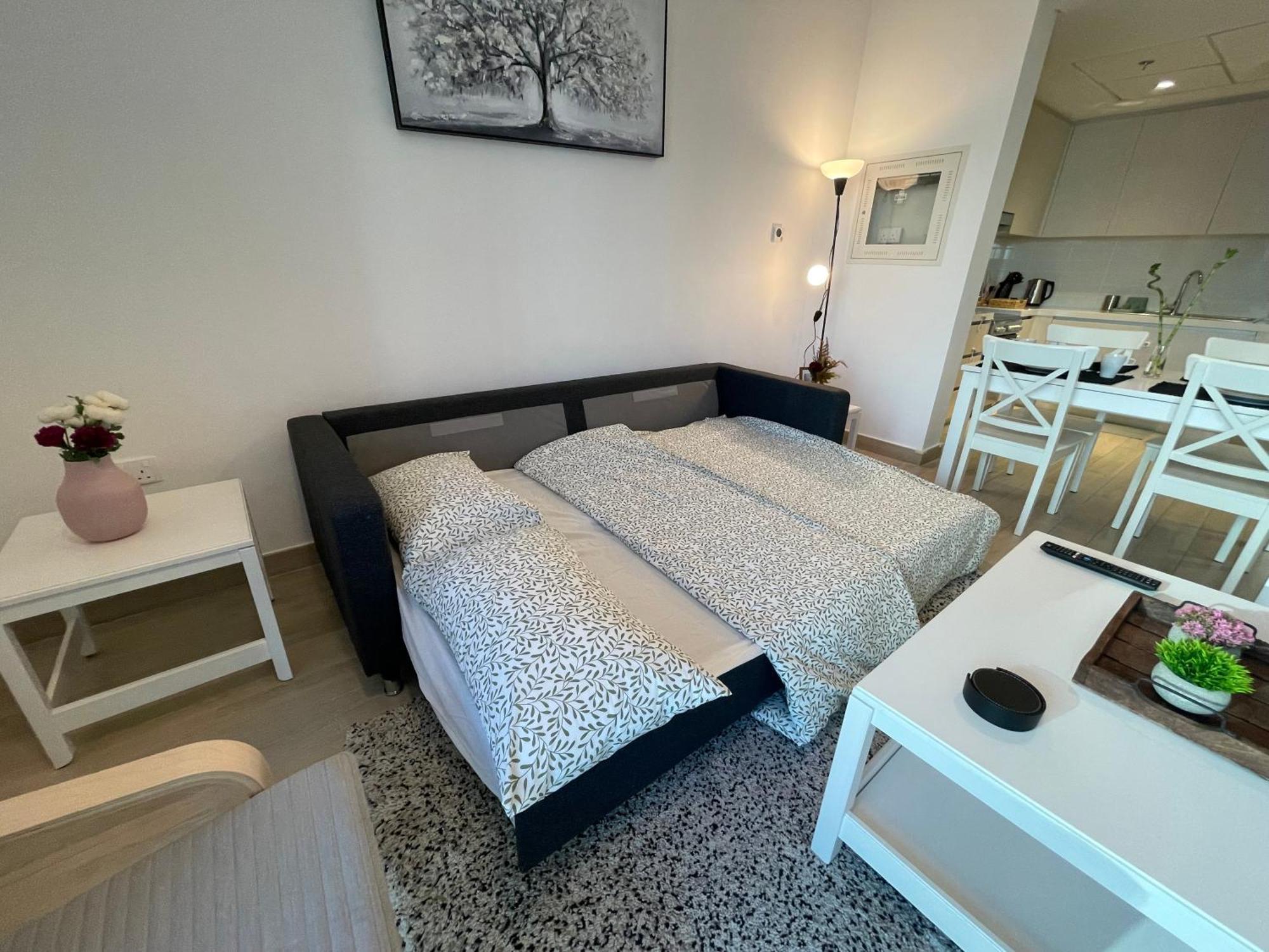 Daisy Hill 1br Waters Edge Canal View Theme Parks Yas Island Apartment Abu Dhabi